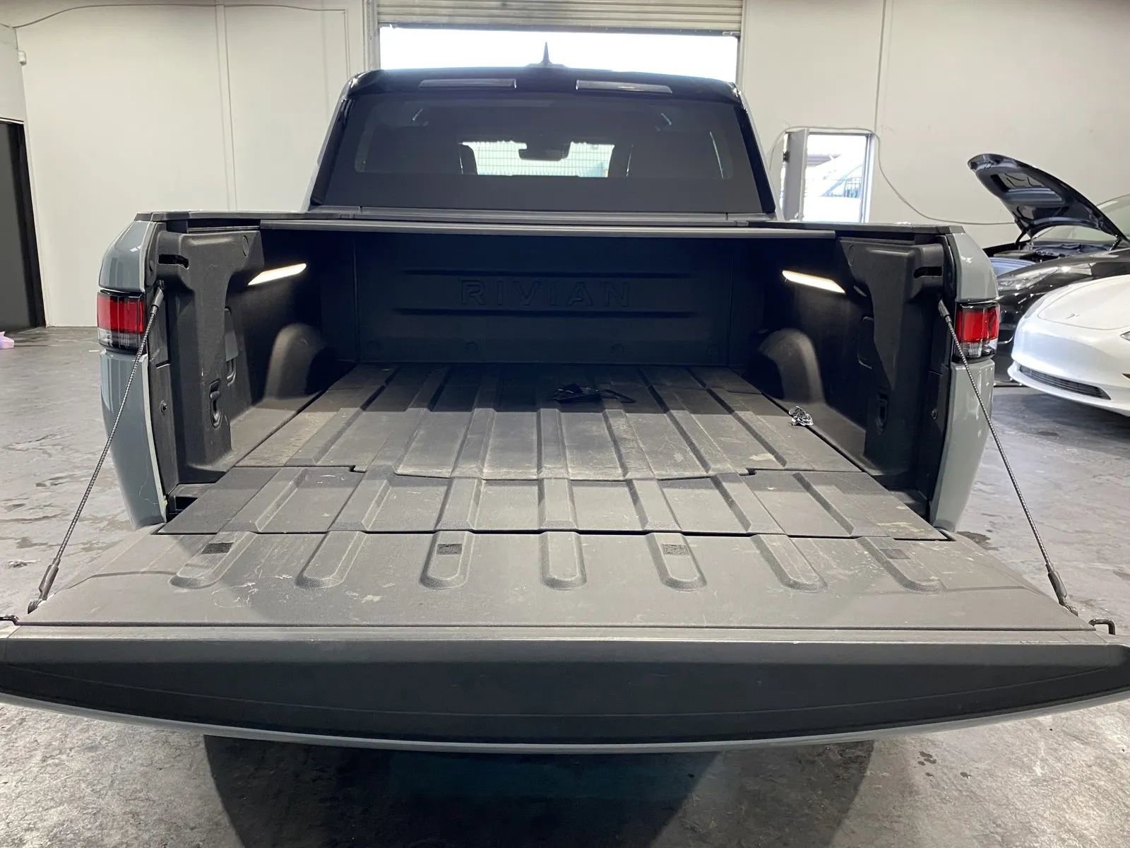 Used 2022 Rivian R1T Launch Edition image 9