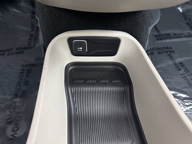 Used 2024 Chrysler Pacifica Touring-L FWD image 27
