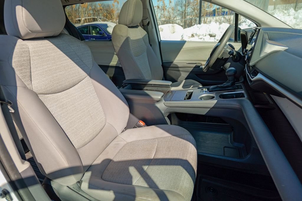 Used 2022 Toyota Sienna LE w/ LE Plus Package image 34