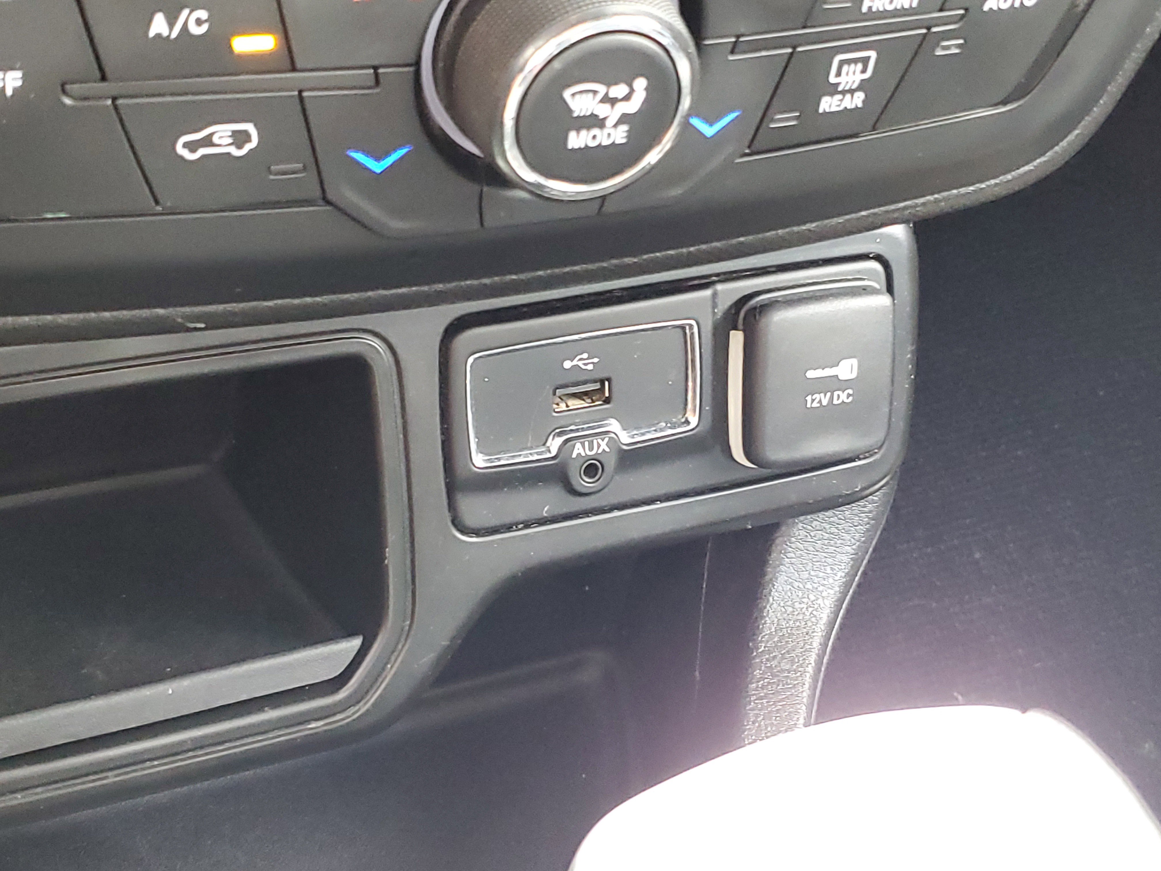 Used 2018 Jeep Renegade Latitude FWD image 27