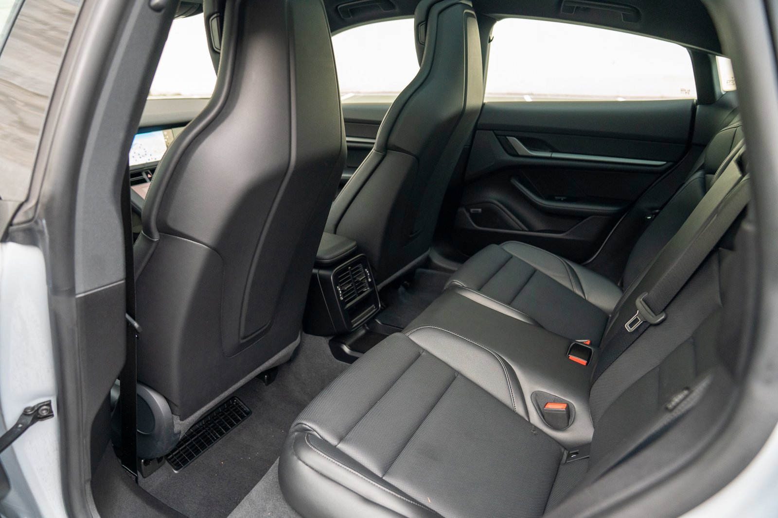 Used 2025 Porsche Taycan image 21