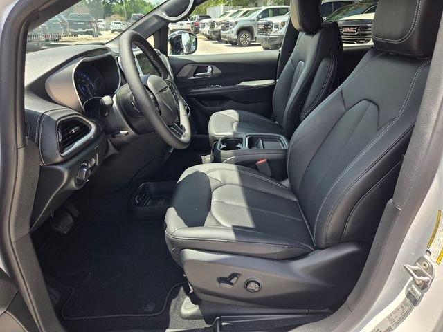 New 2027 Chrysler Pacifica Select FWD image 3