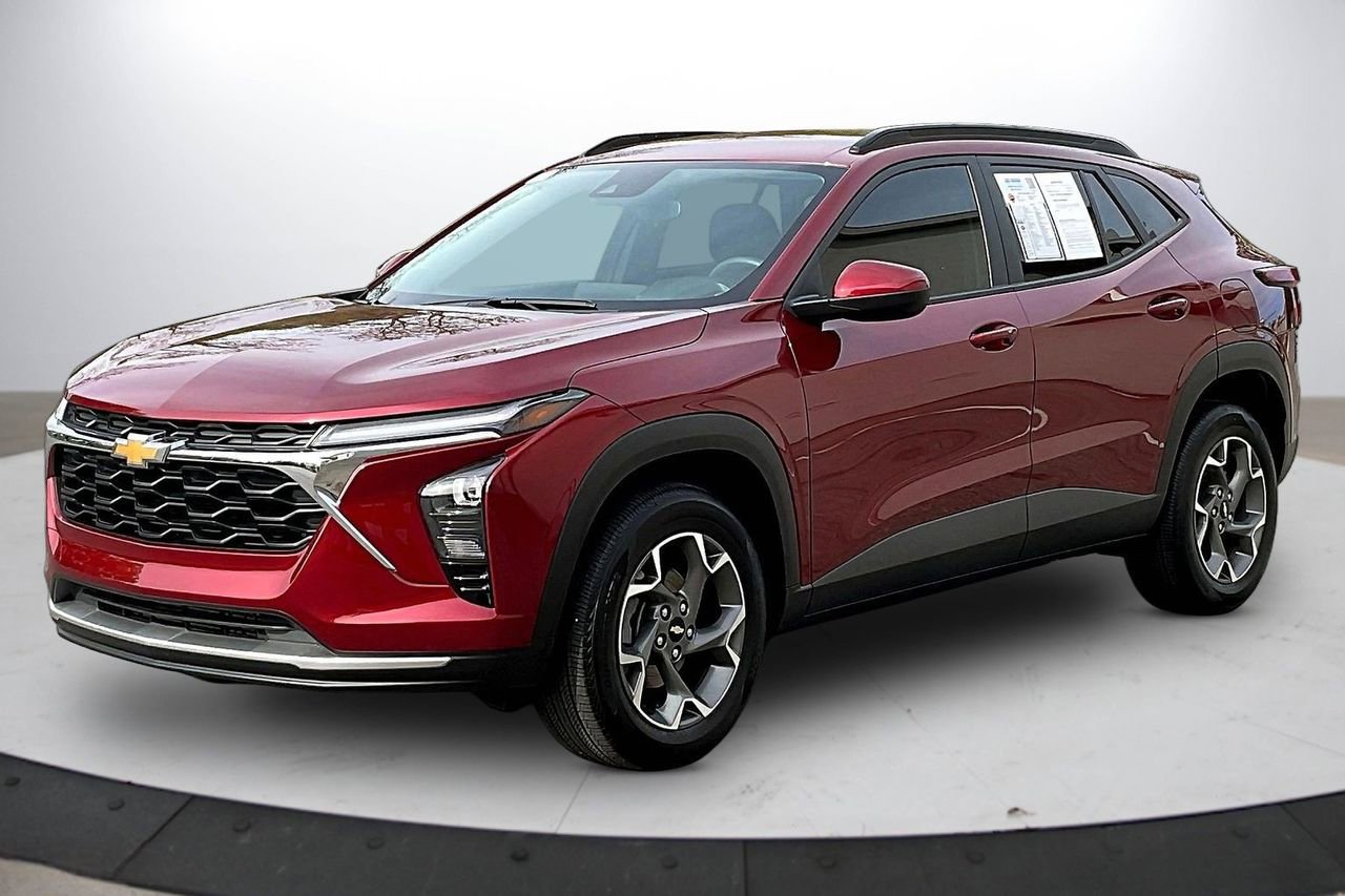Used 2024 Chevrolet Trax LT w/ Driver Confidence Package image 4