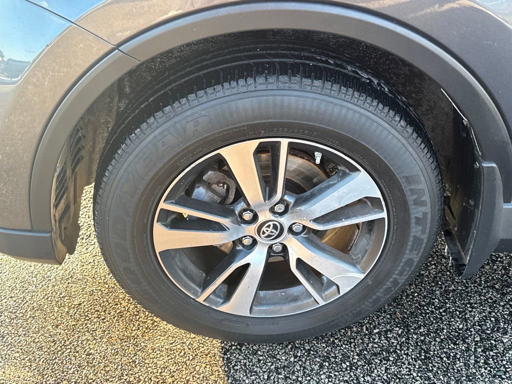 Used 2017 Toyota RAV4 XLE image 39