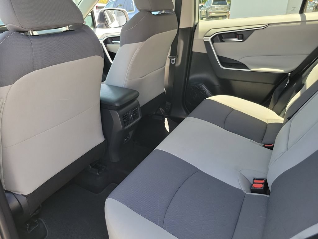 Used 2019 Toyota RAV4 XLE AWD/4WD image 14