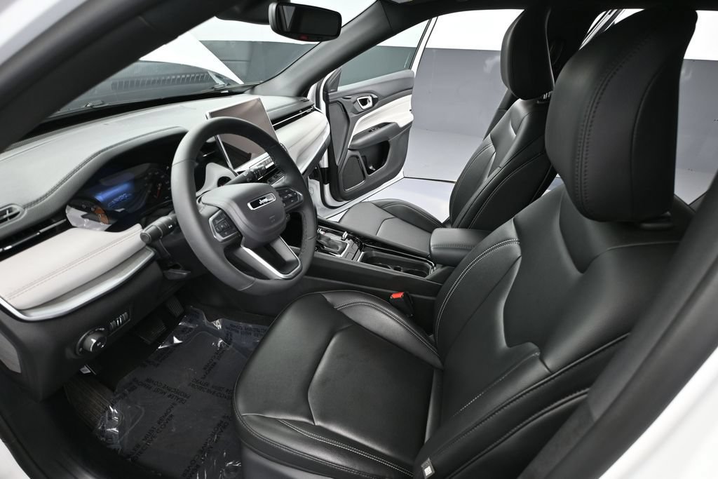 Used 2026 Jeep Compass Limited AWD/4WD image 17
