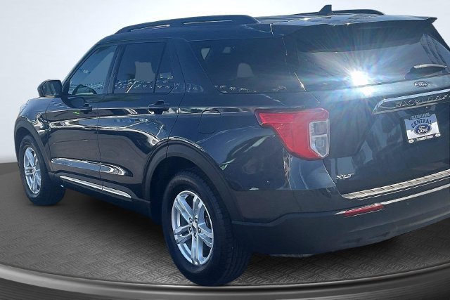 Used 2022 Ford Explorer XLT RWD image 2