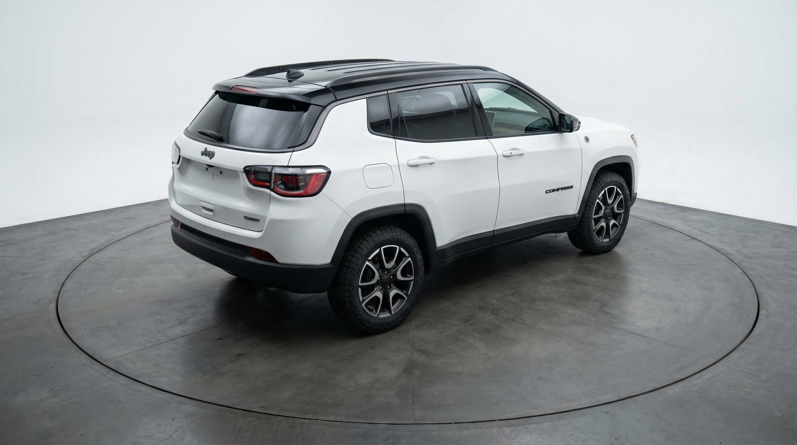 Used 2025 Jeep Compass Trailhawk AWD/4WD image 9