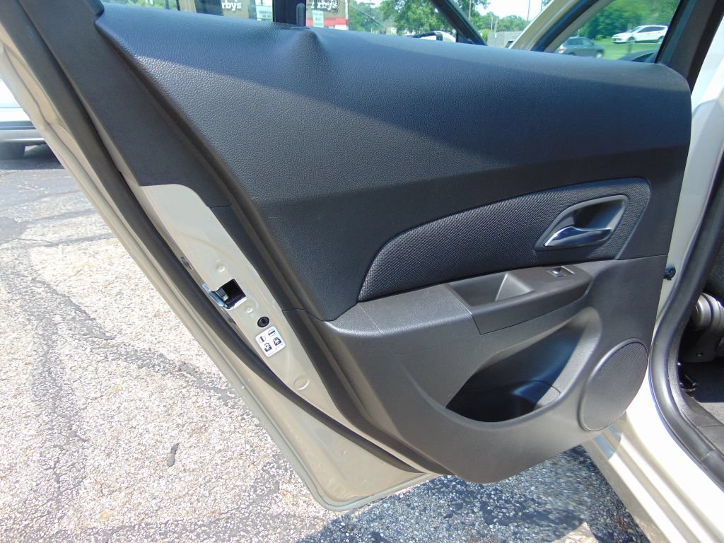 Used 2015 Chevrolet Cruze LT FWD image 21