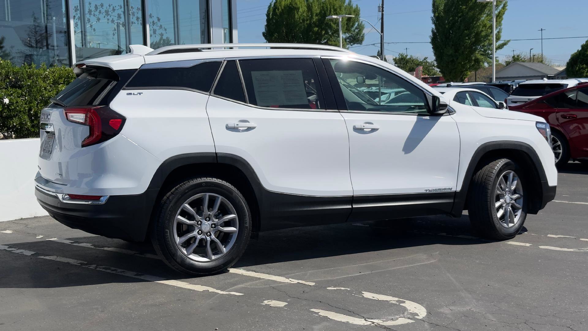 Used 2024 GMC Terrain SLT AWD/4WD image 2