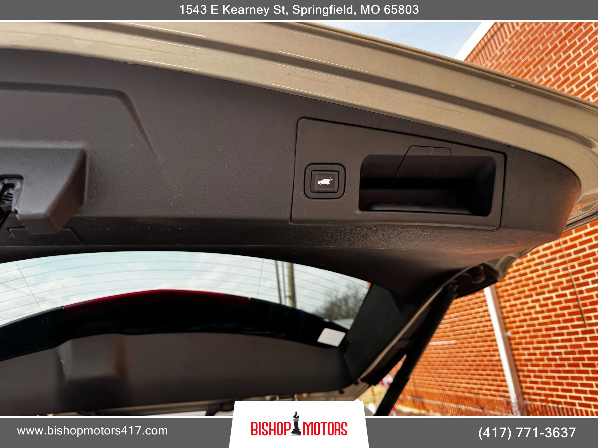 Used 2017 Cadillac XT5 Platinum w/ Driver Assist Package image 14