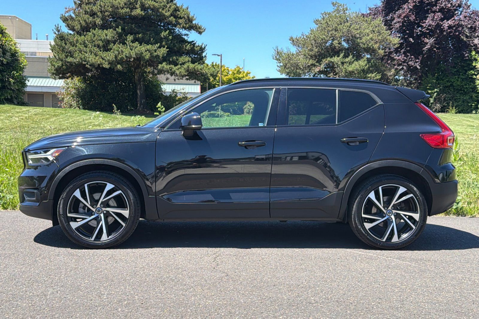 Used 2022 Volvo XC40 T5 R-Design w/ Advanced Package AWD/4WD image 6