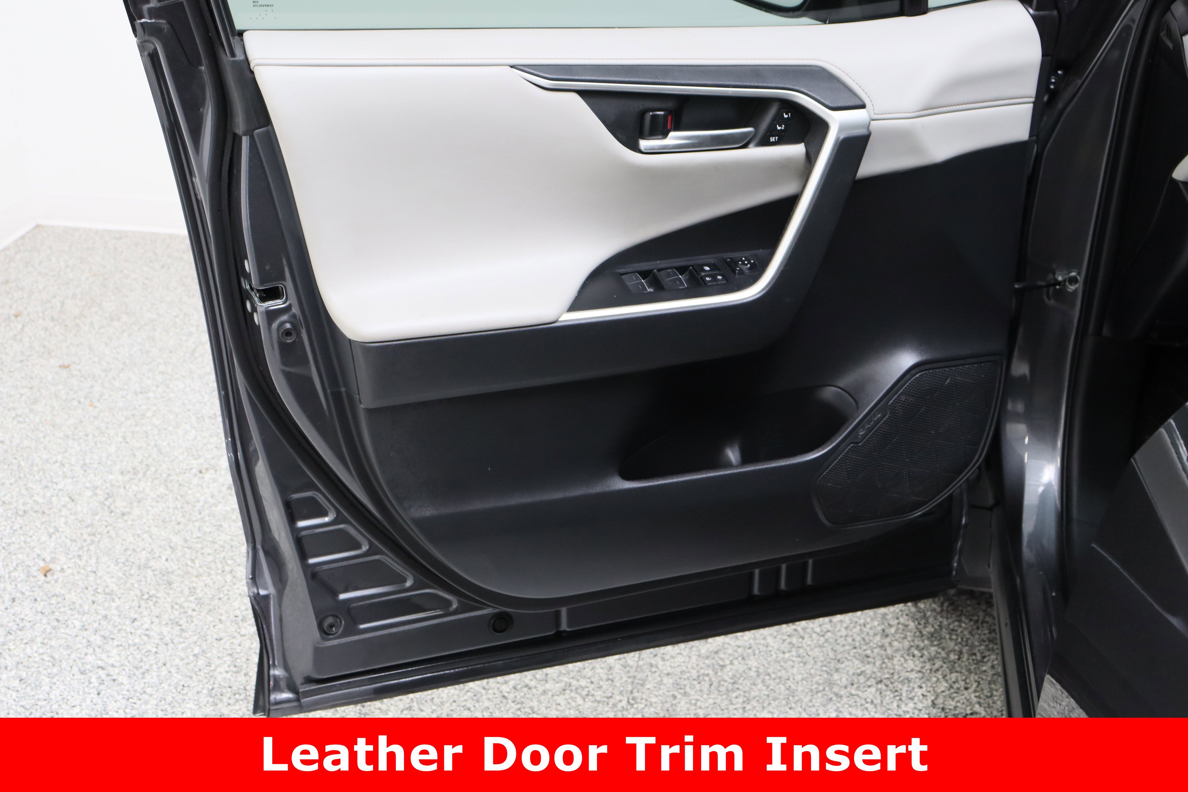 Used 2023 Toyota RAV4 Limited image 12