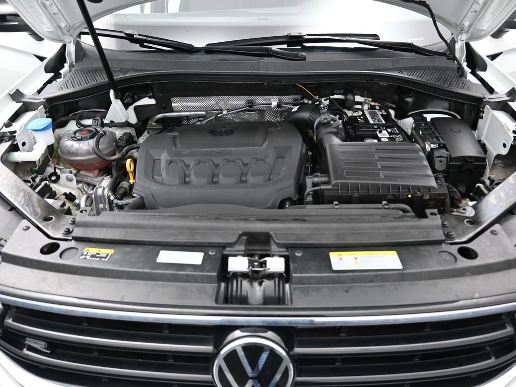 Used 2023 Volkswagen Tiguan SE R-Line image 37