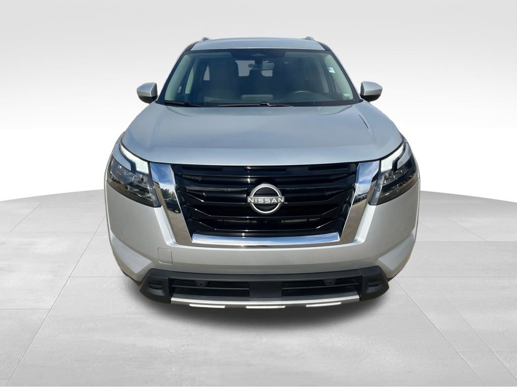 Used 2025 Nissan Pathfinder SL image 9
