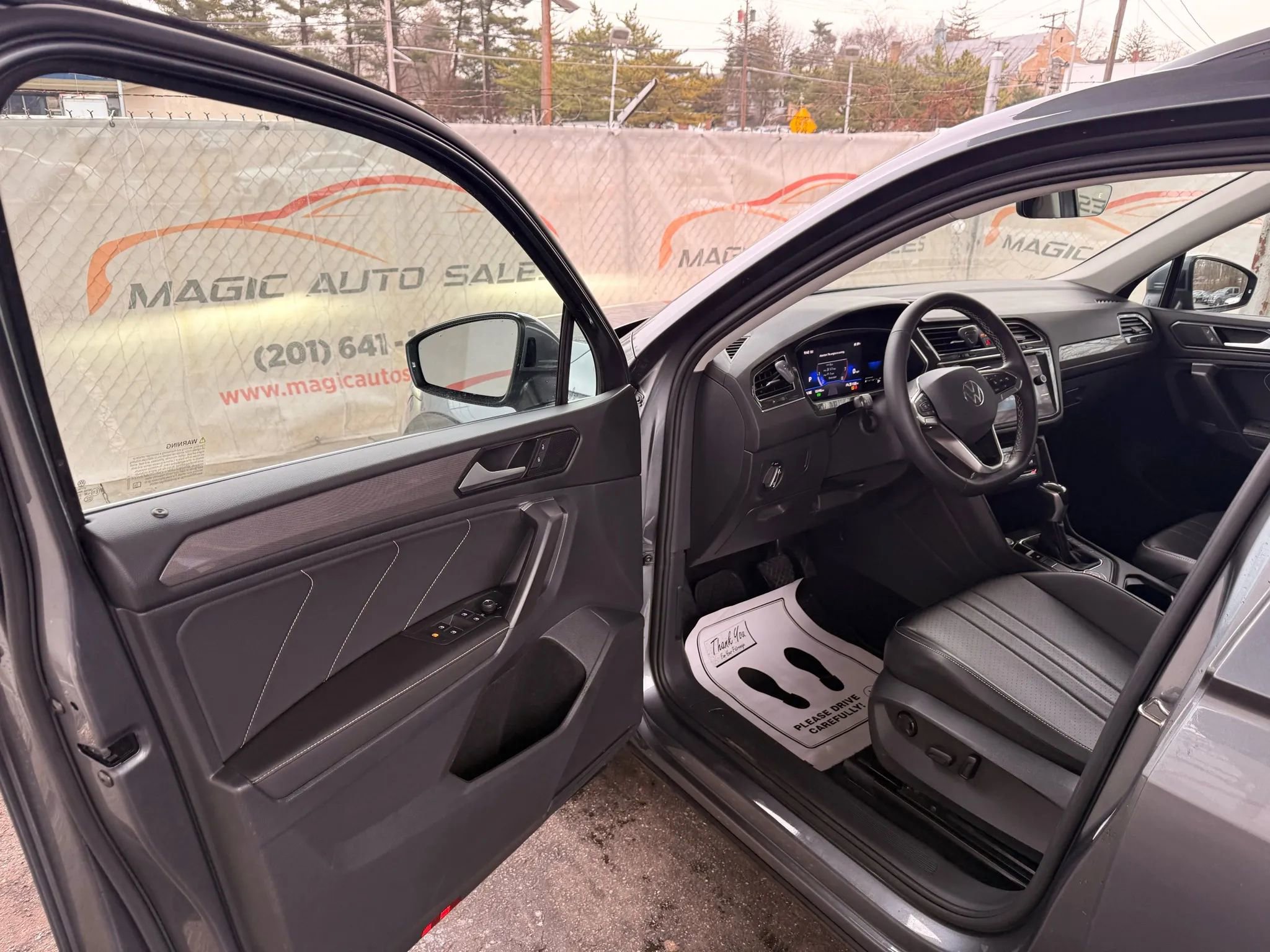 Used 2022 Volkswagen Tiguan SE w/ Panoramic Sunroof Package AWD/4WD image 63