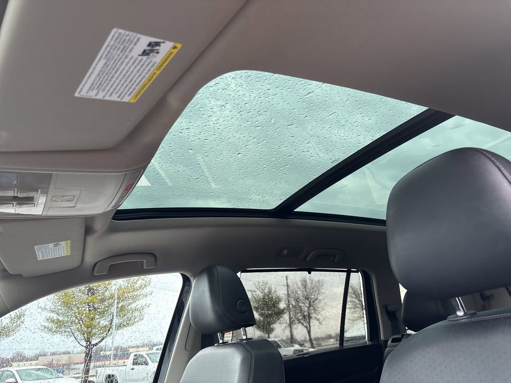 Used 2019 Volkswagen Atlas SEL R-Line image 2