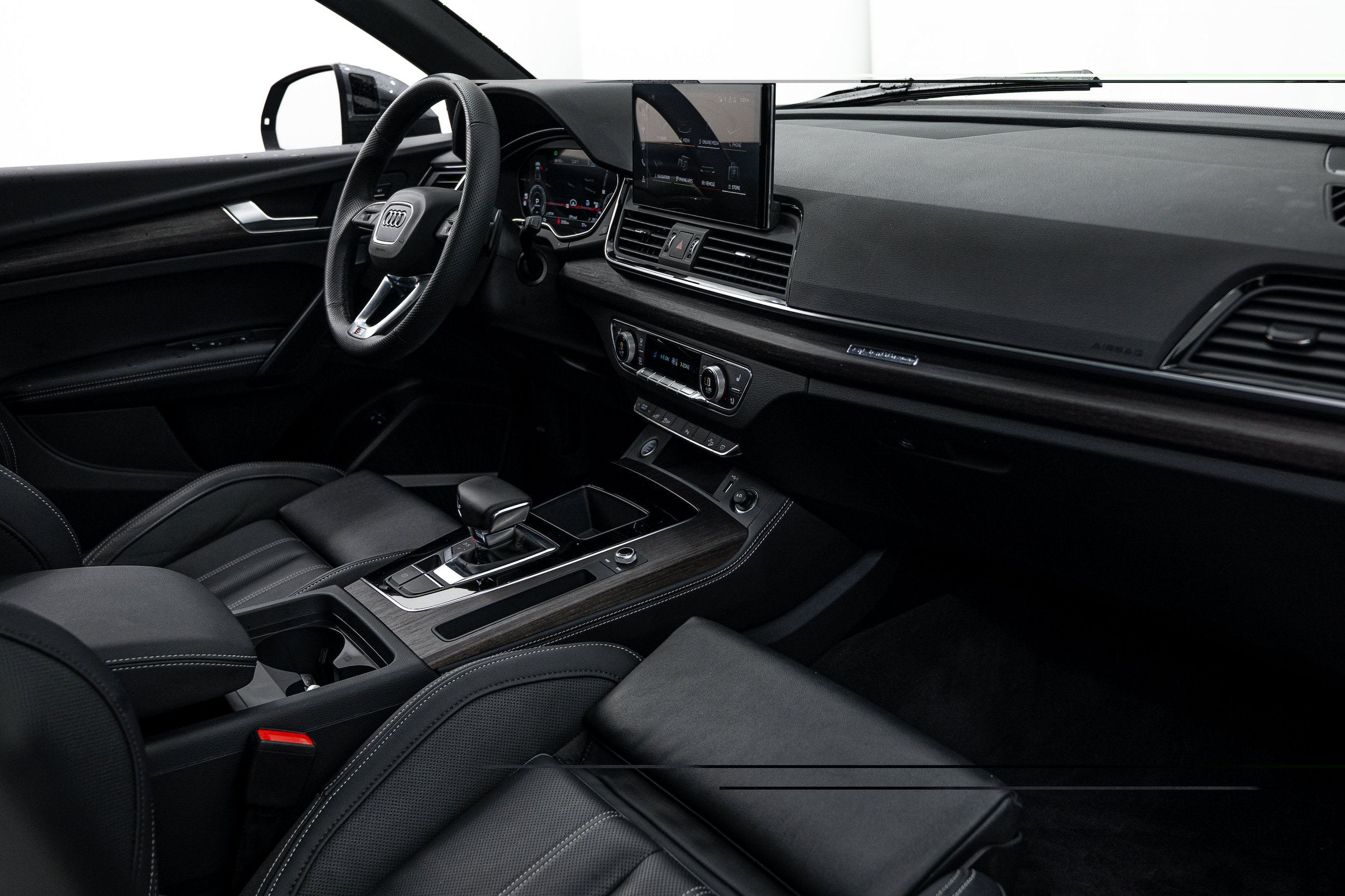 Certified 2025 Audi Q5 e Premium Plus w/ Premium Plus Package AWD/4WD image 14