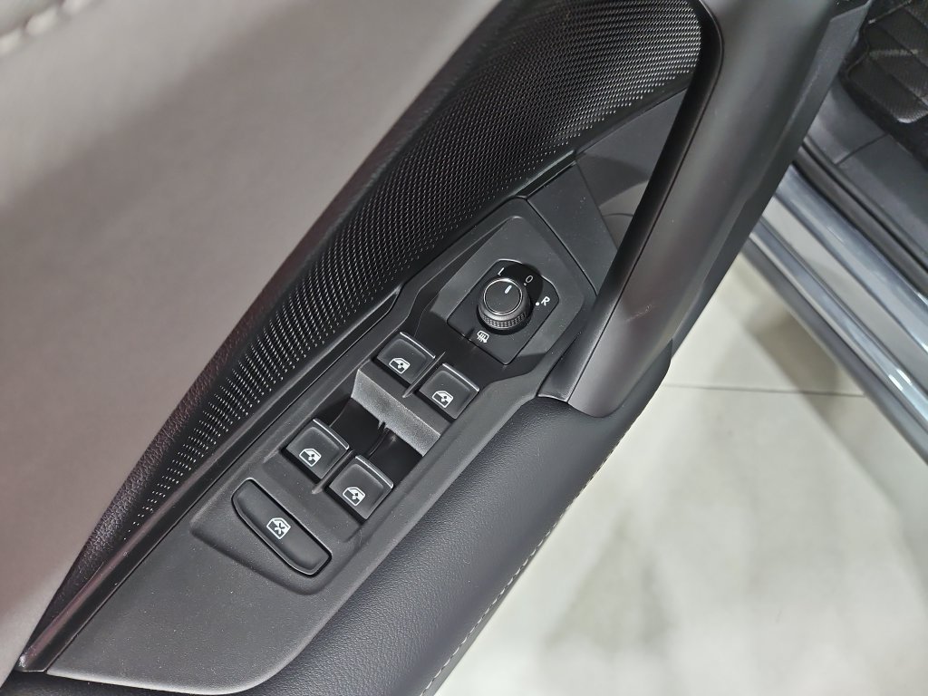 New 2026 Volkswagen Tiguan SE AWD/4WD image 11