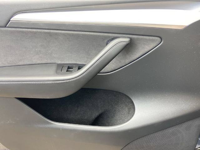 Used 2022 Tesla Model Y Performance AWD/4WD image 16