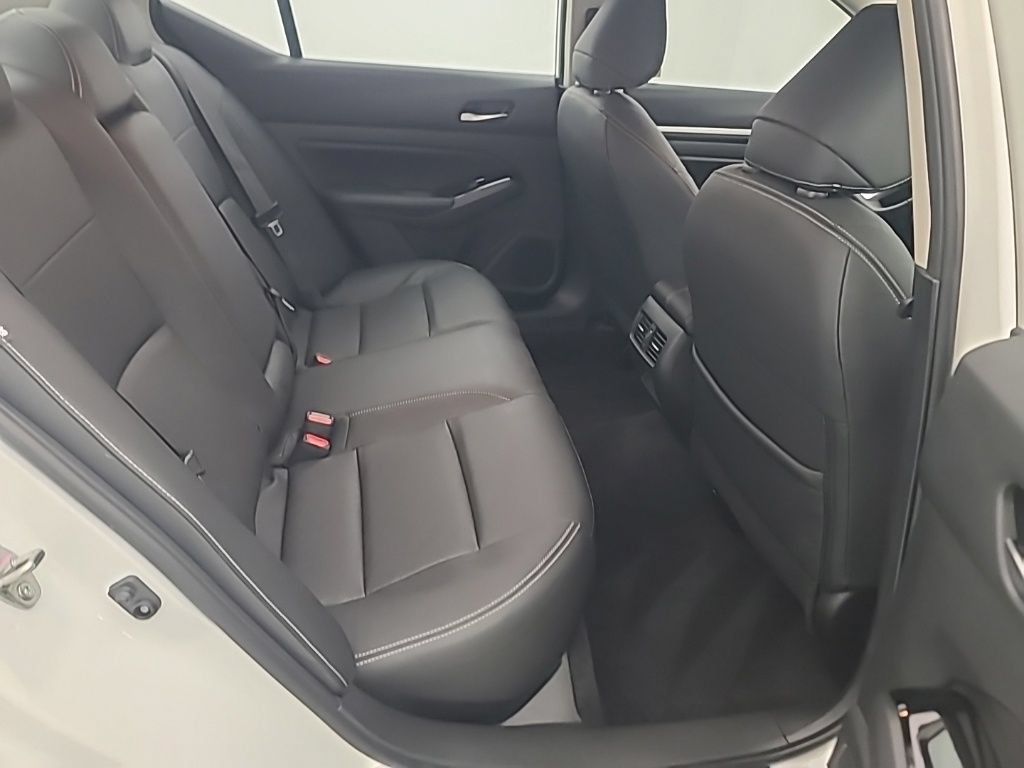 Used 2025 Nissan Altima 2.5 SL FWD image 17