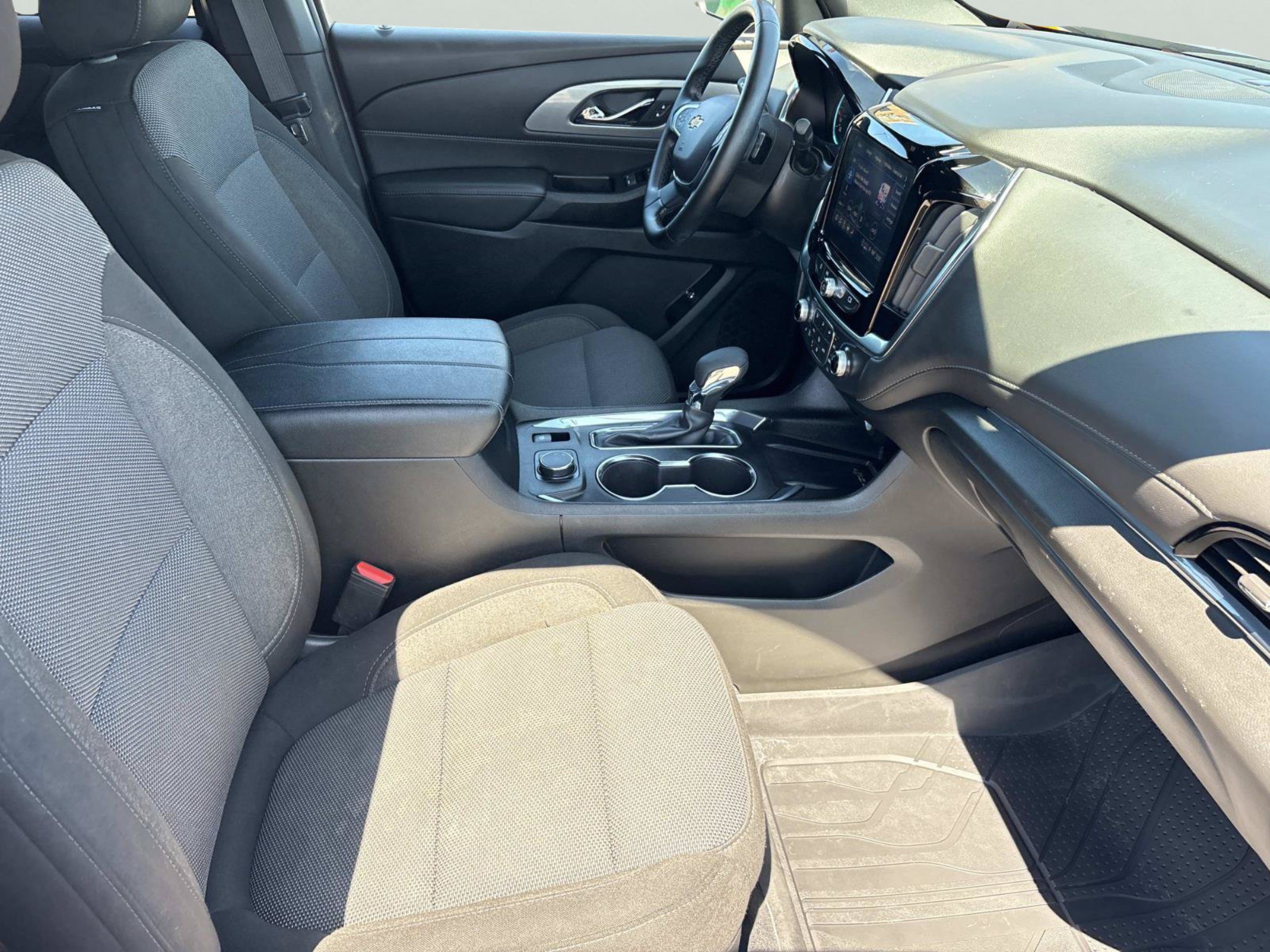 Used 2023 Chevrolet Traverse LT FWD image 21