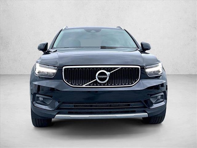 Used 2021 Volvo XC40 T4 Momentum w/ Premium Package image 3