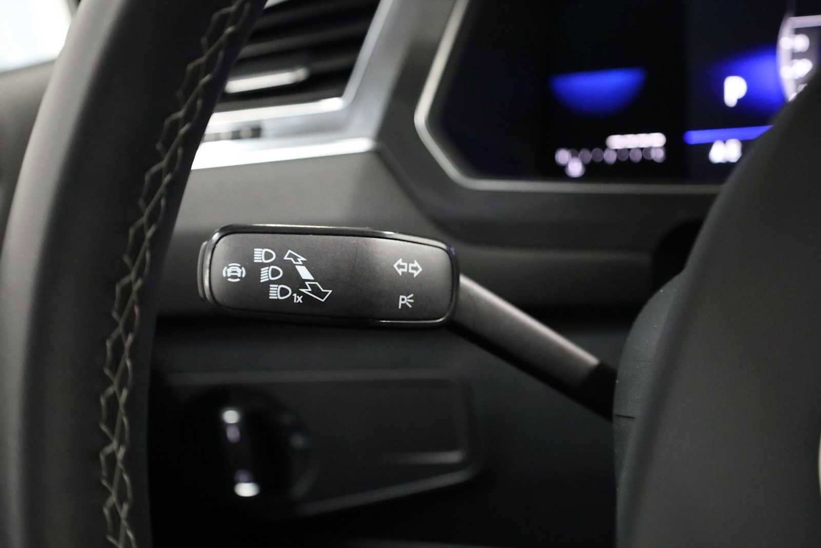 Used 2022 Volkswagen Tiguan SE image 28