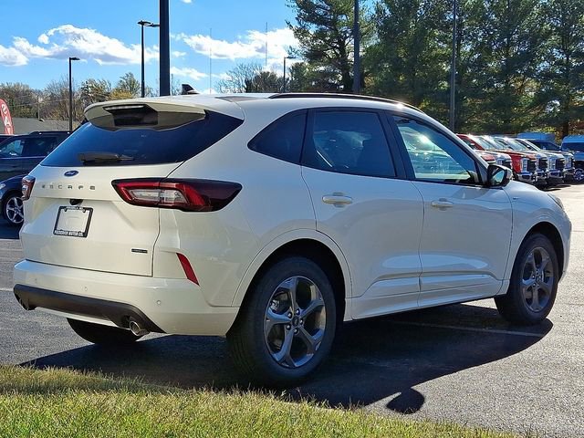 New 2024 Ford Escape ST-Line Select w/ Tech Pack #2 AWD/4WD image 3