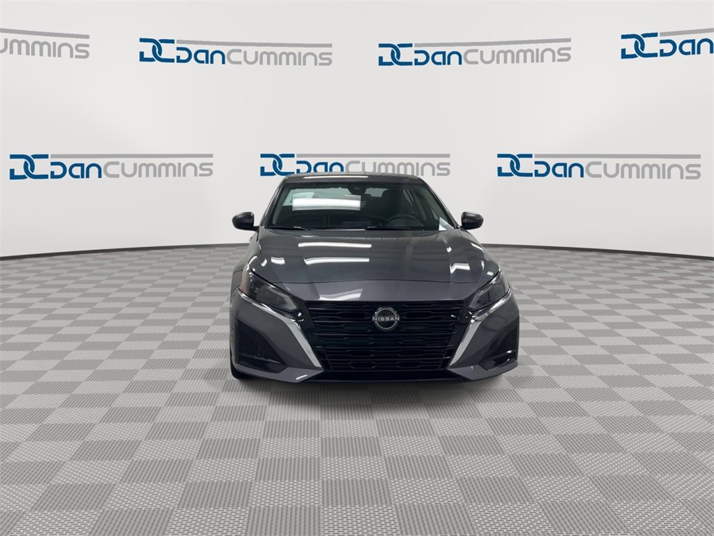 Used 2024 Nissan Altima 2.5 SV image 3