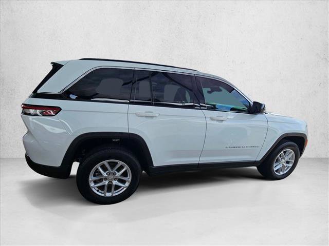 Used 2025 Jeep Grand Cherokee Laredo X RWD image 5