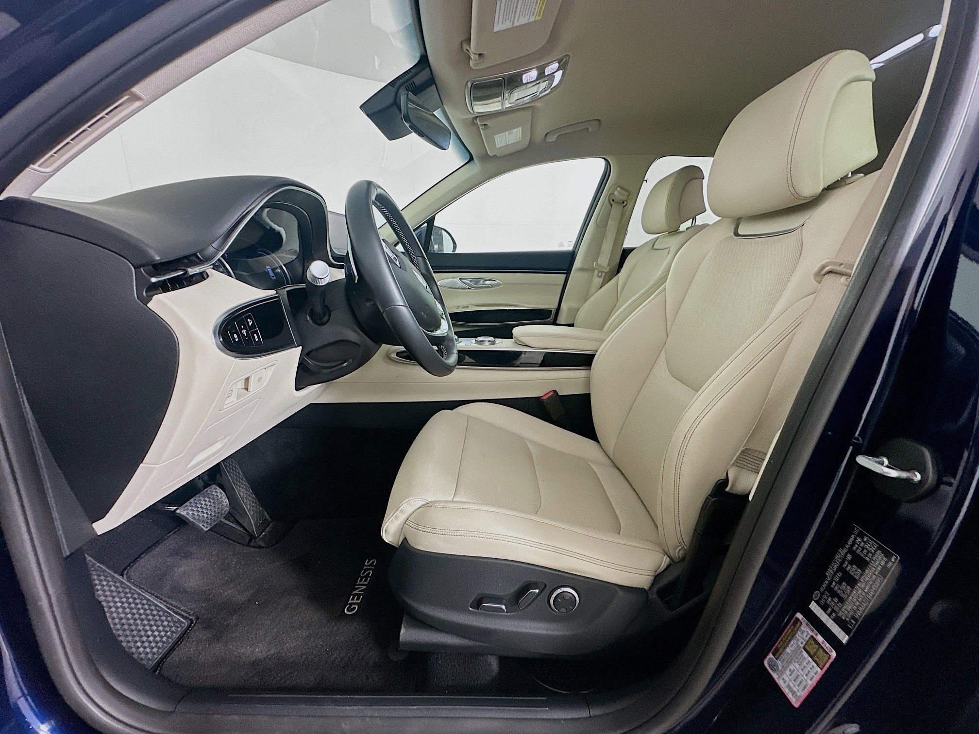 Used 2024 Genesis GV70 2.5T AWD/4WD image 13