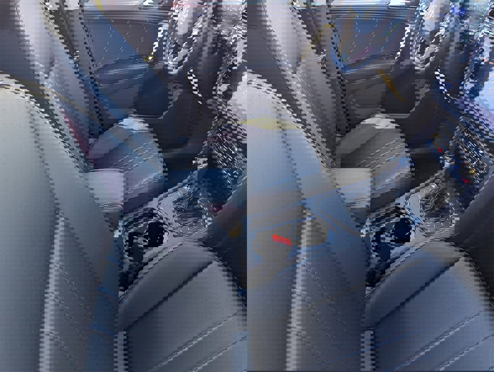 Used 2024 Volkswagen Tiguan SE image 12