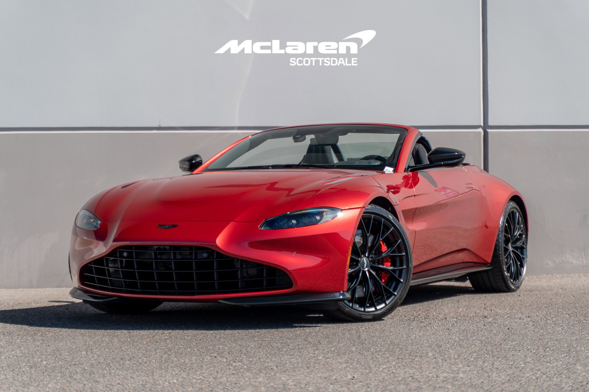 Used 2022 Aston Martin V8 Vantage Roadster image 2