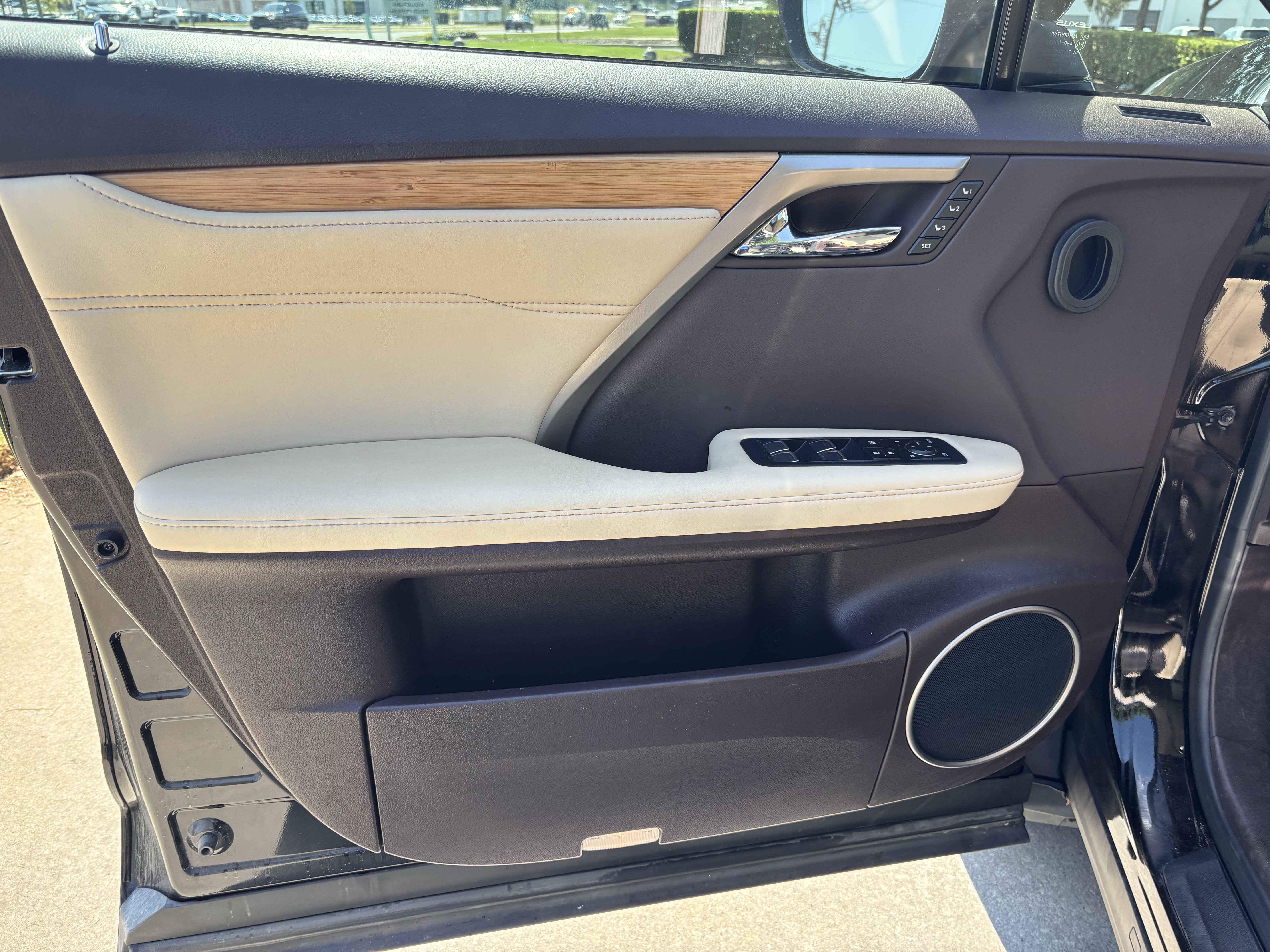 Used 2019 Lexus RX 350L AWD image 15