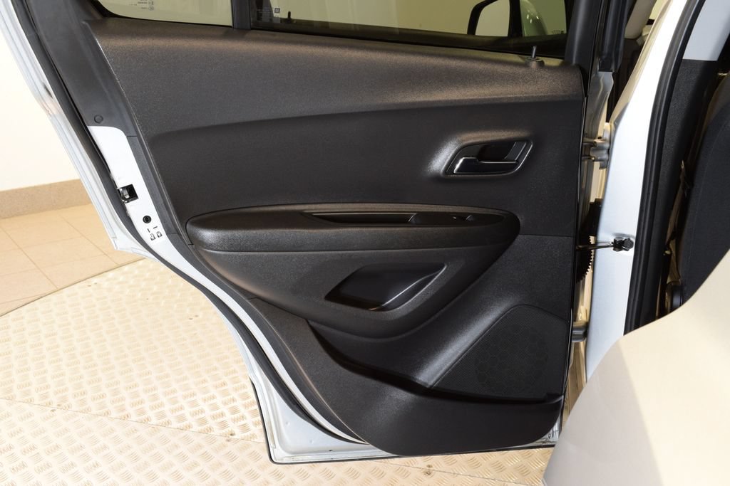Used 2020 Chevrolet Trax LT FWD image 25