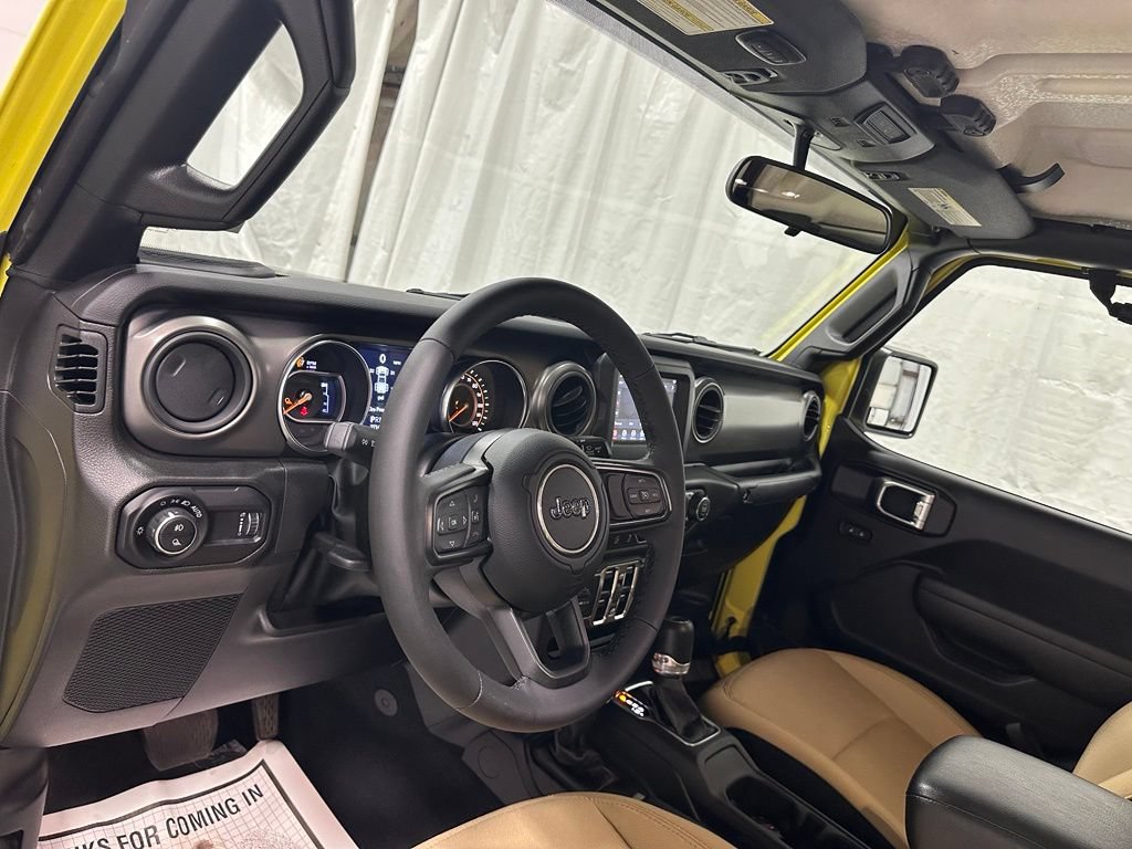 Used 2023 Jeep Gladiator Sport AWD/4WD image 15