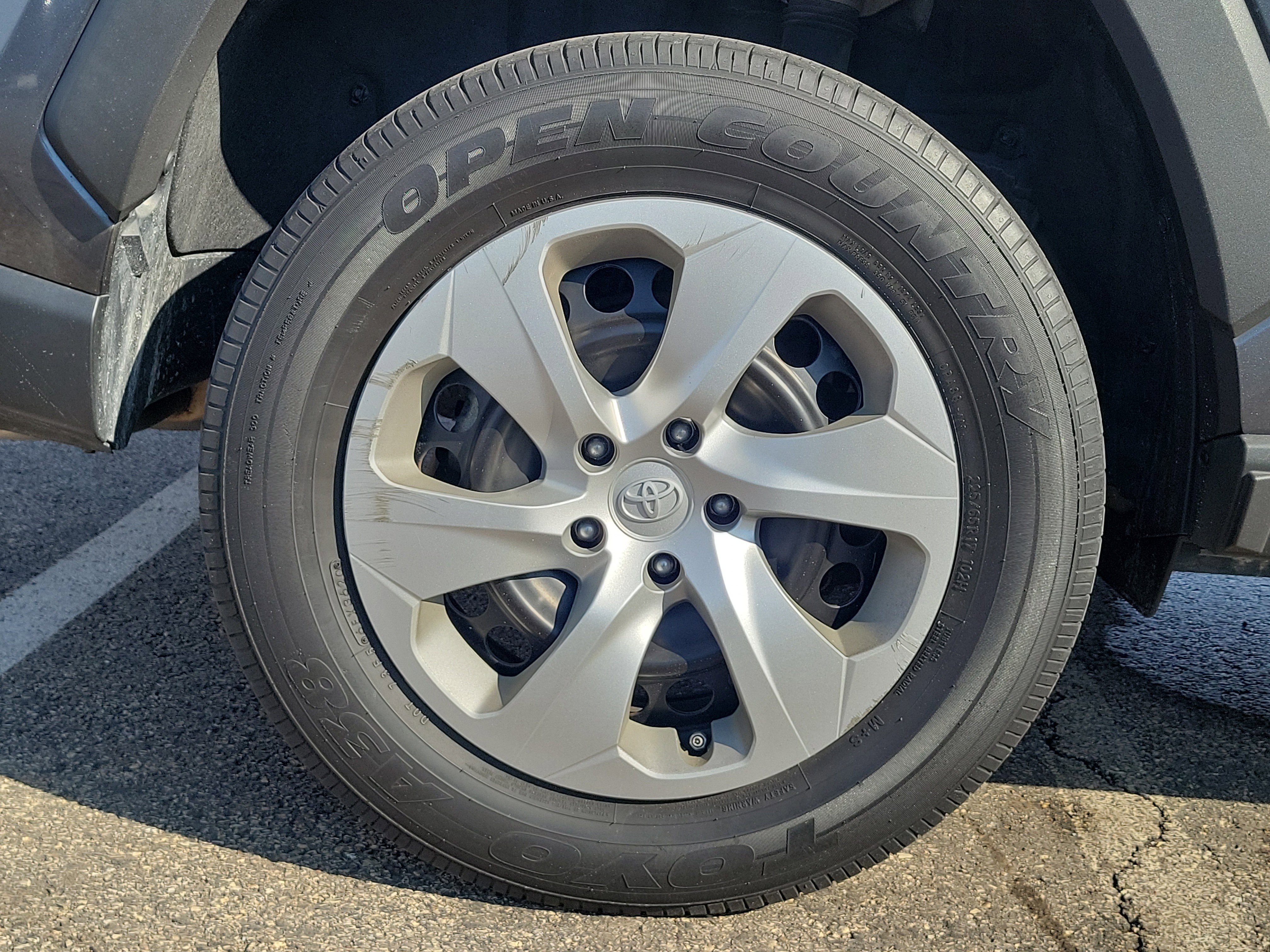 Used 2021 Toyota RAV4 LE image 5