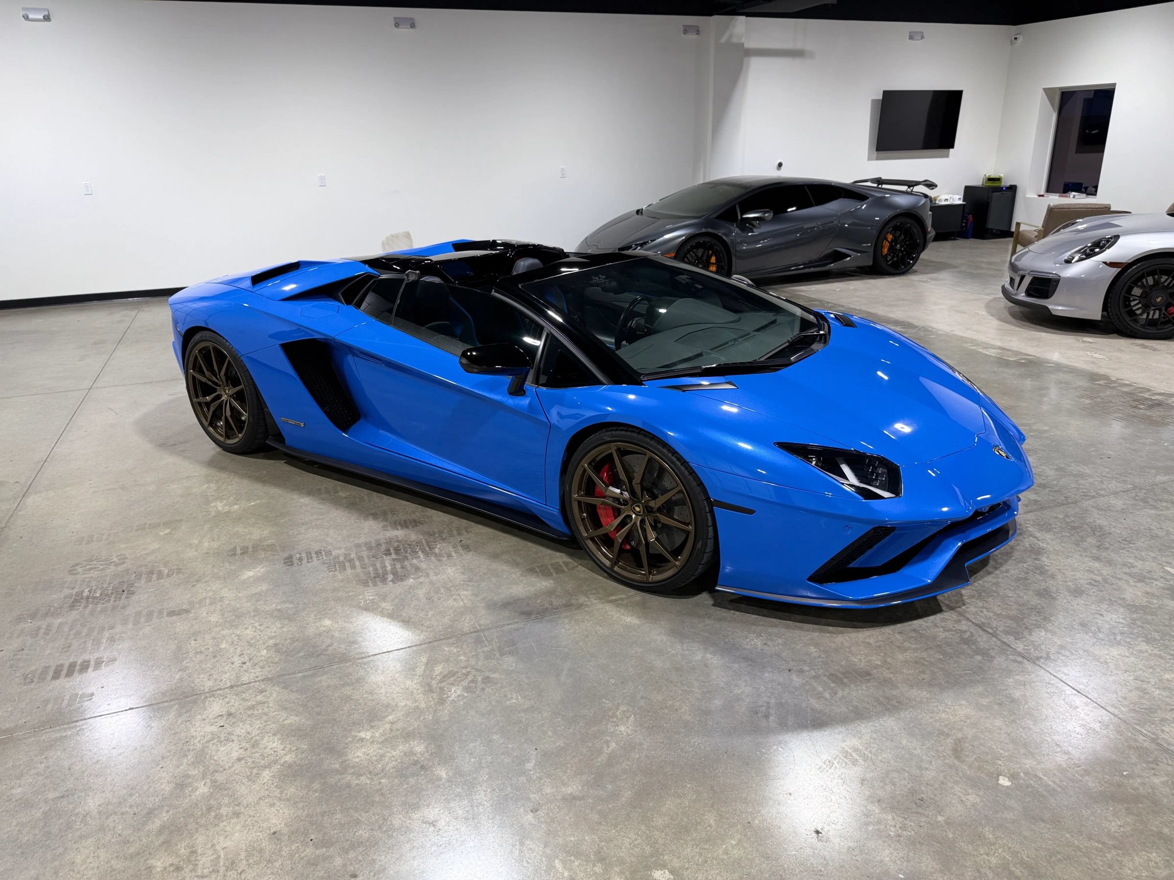 Used 2018 Lamborghini Aventador S AWD/4WD image 7