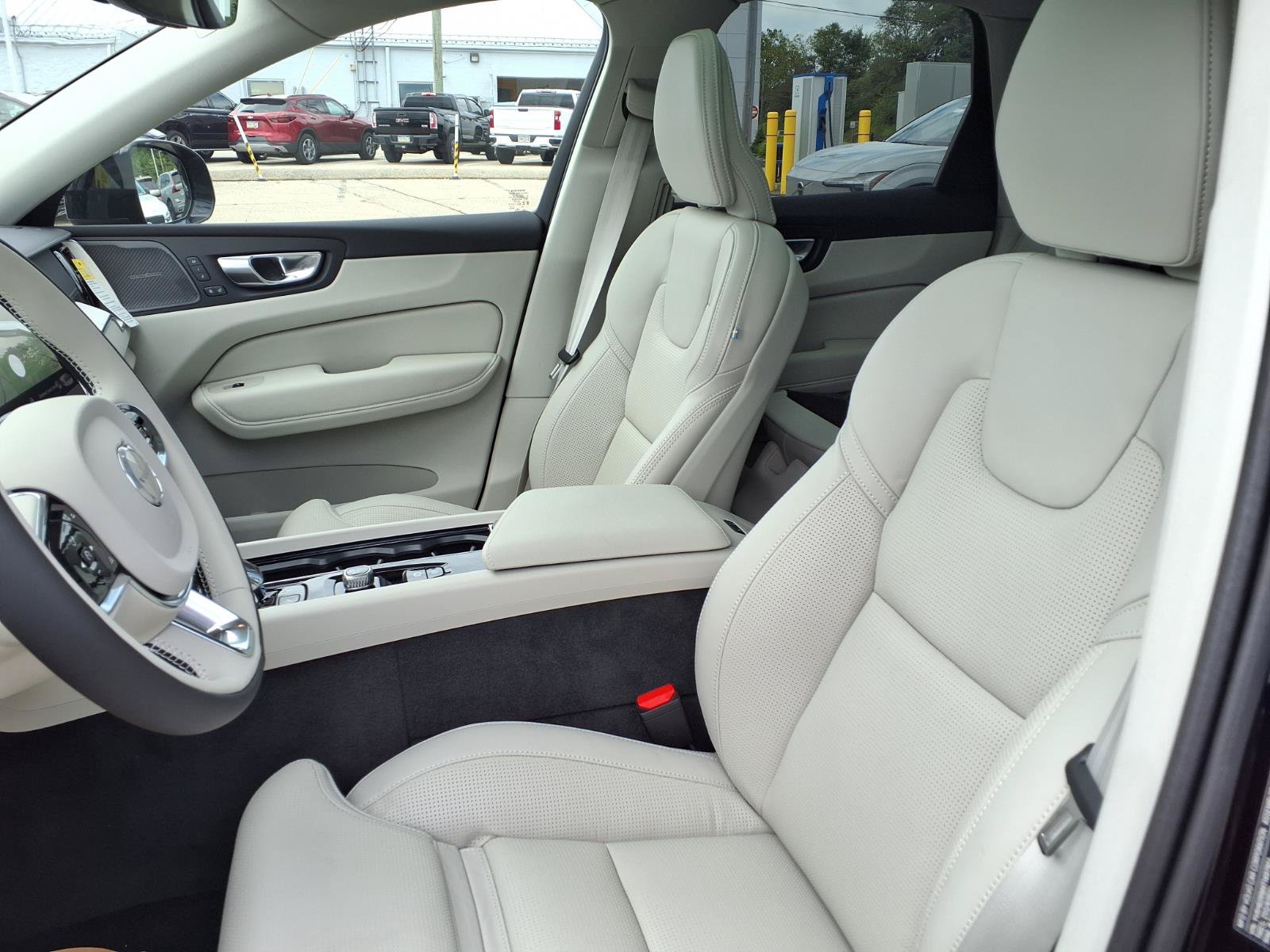 New 2026 Volvo XC60 T8 Ultra w/ Protection Package Premier AWD/4WD image 4
