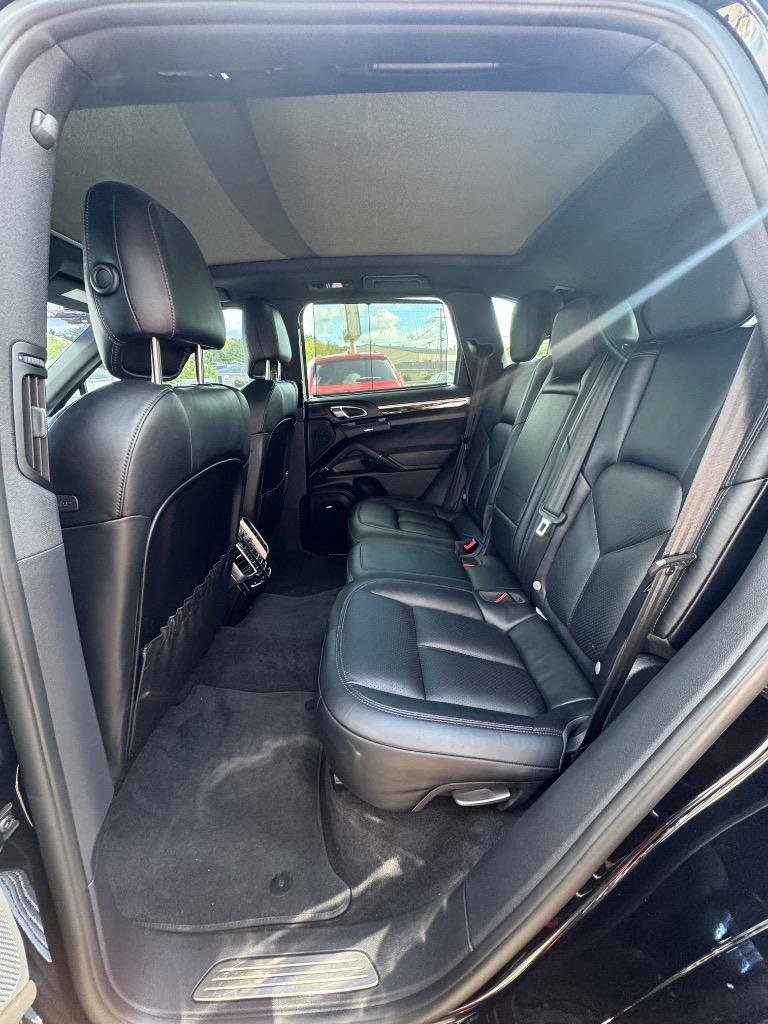 Used 2016 Porsche Cayenne S AWD/4WD image 22