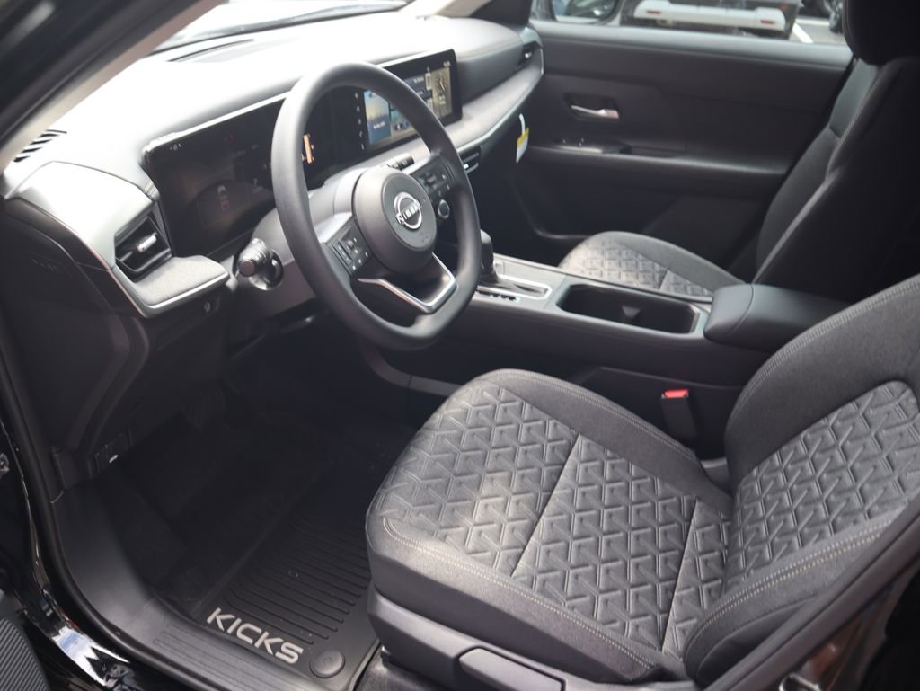 Used 2025 Nissan Kicks SV image 13