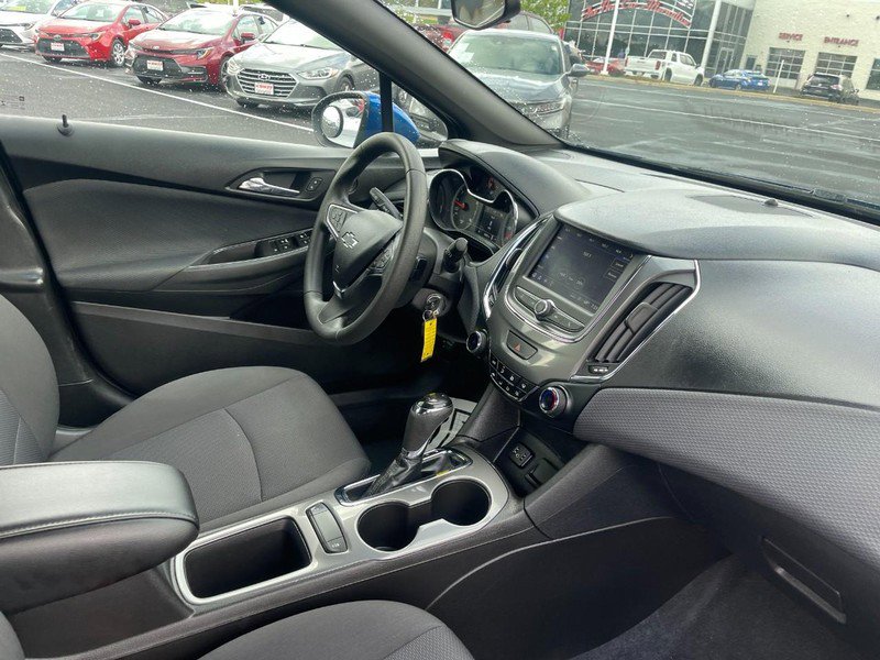Used 2019 Chevrolet Cruze LT w/ RS Package FWD image 5