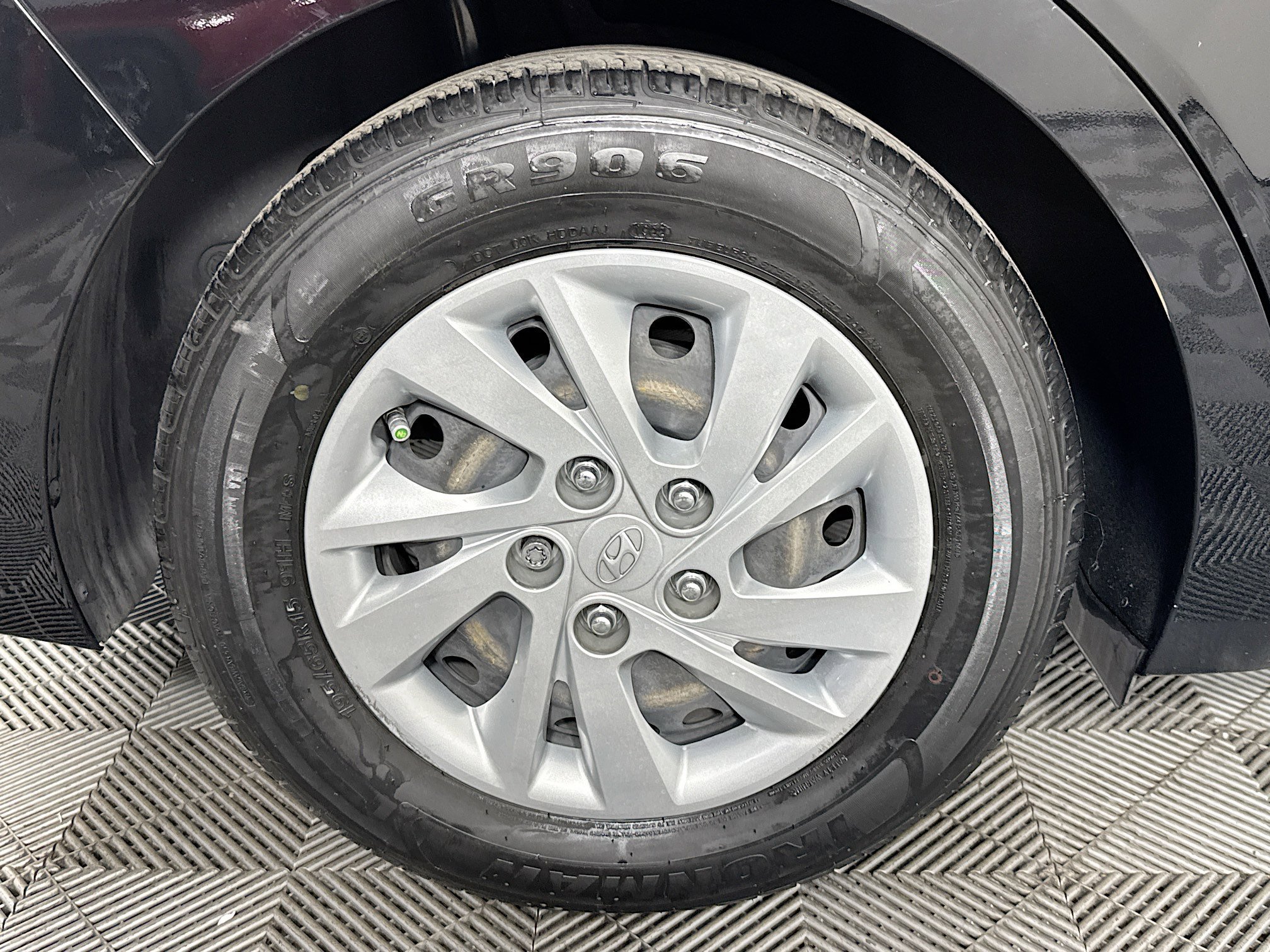 Used 2020 Hyundai Elantra SE image 31