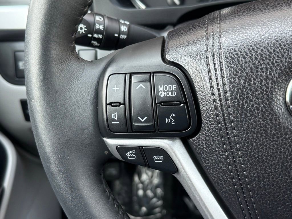 Used 2016 Toyota Highlander Limited Platinum image 28