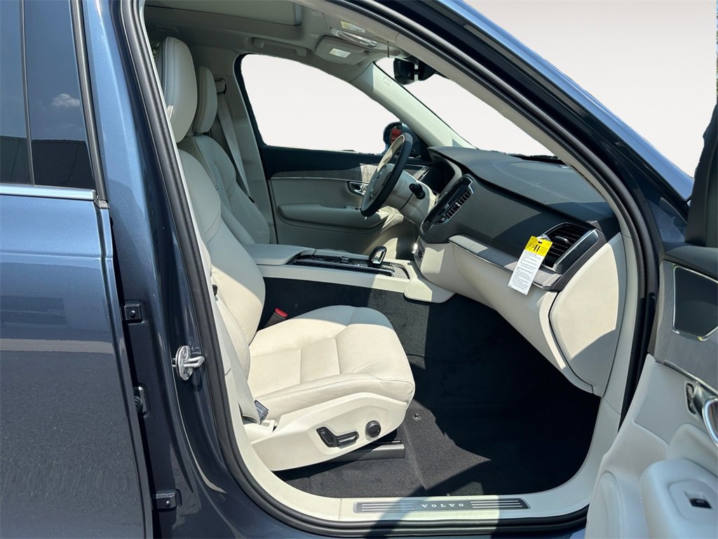 New 2025 Volvo XC90 B6 Plus w/ Protection Package Premier image 9