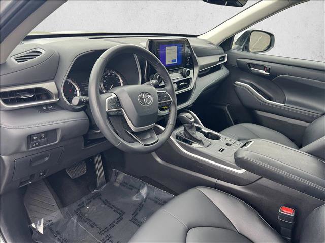 Certified 2025 Toyota Highlander XLE image 9