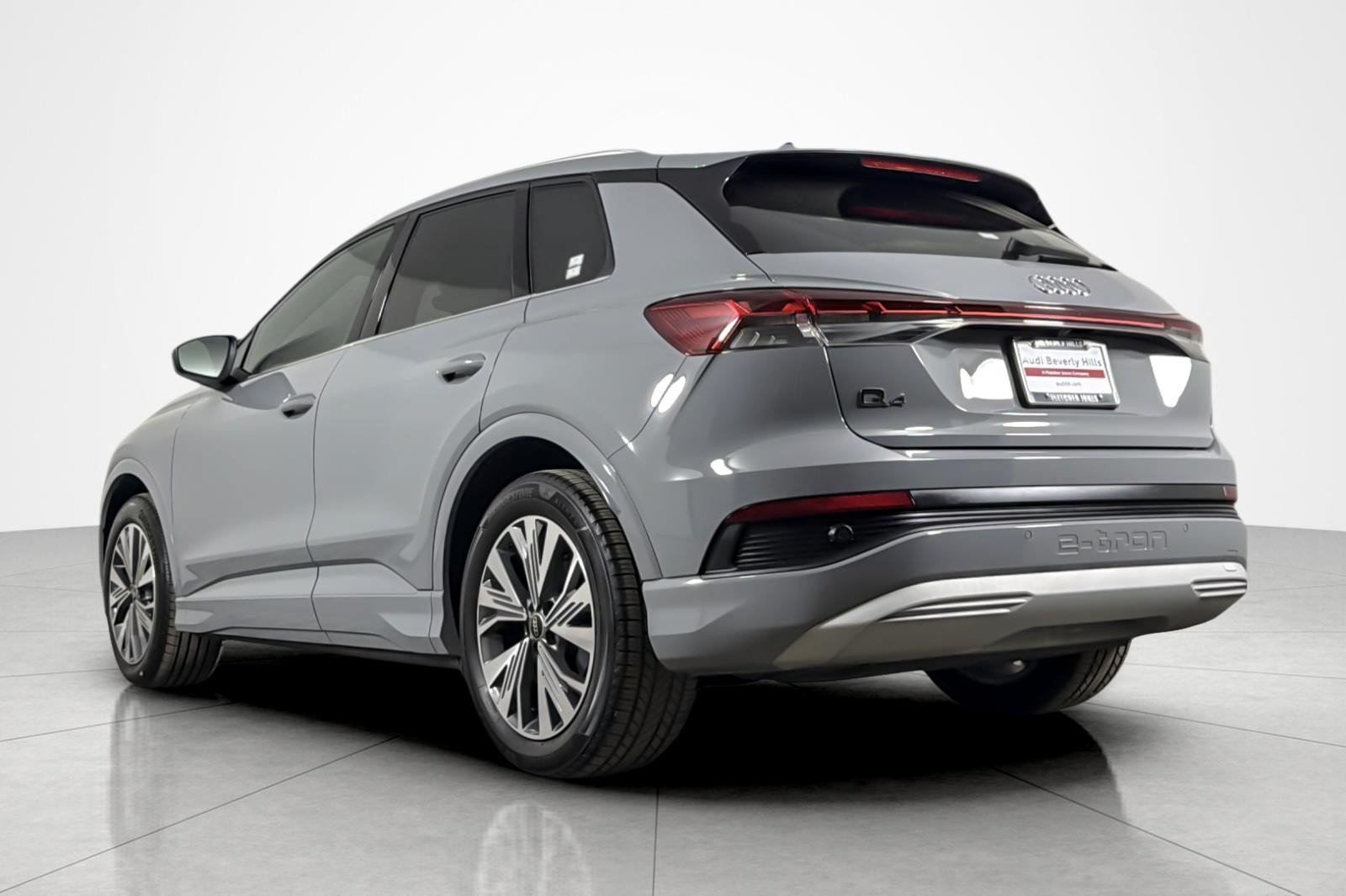 Used 2025 Audi Q4 e-tron Premium RWD image 3