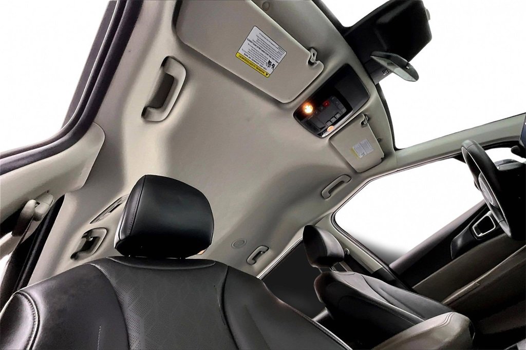 Used 2025 Kia Carnival image 22