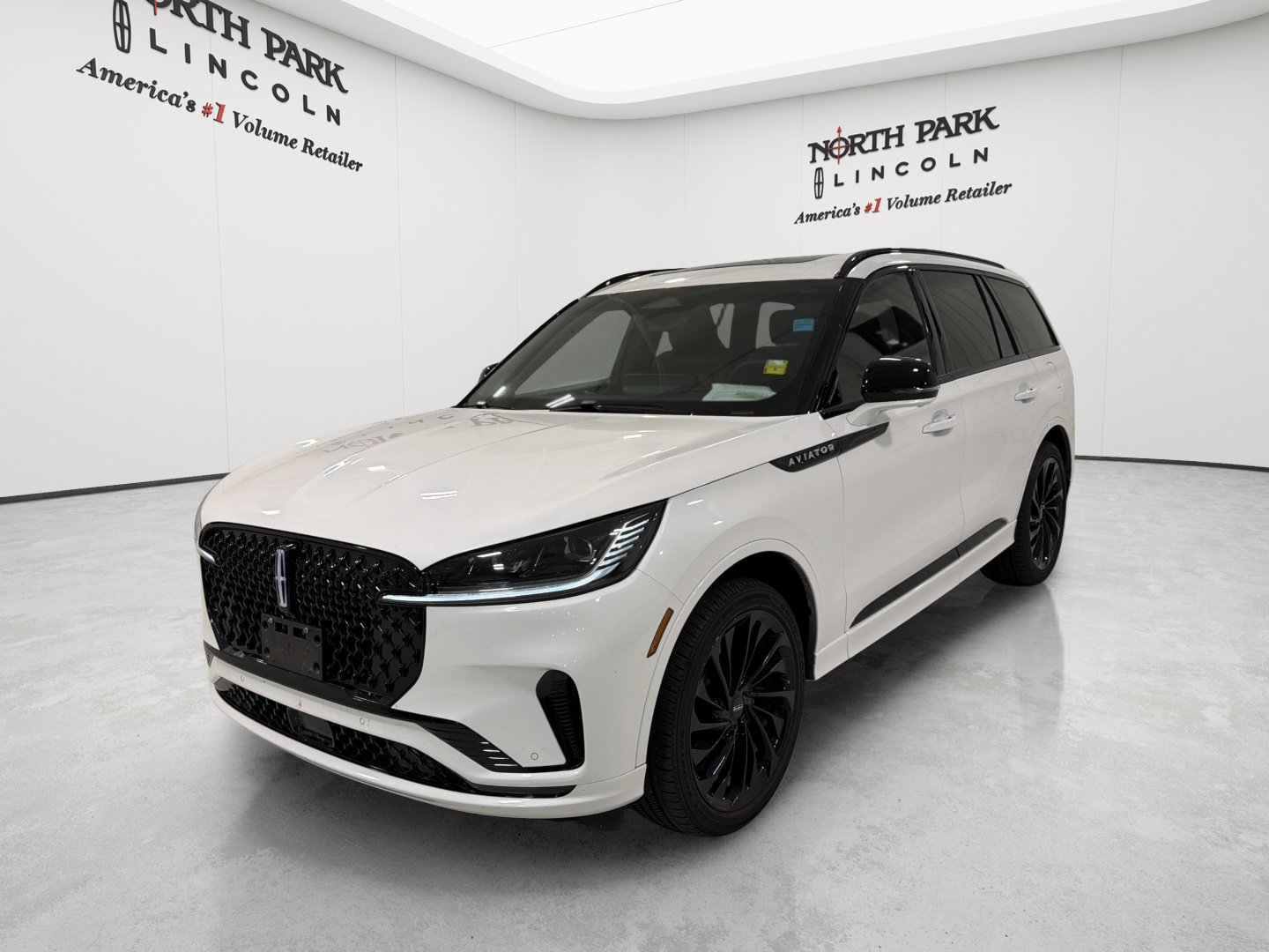 Used 2025 Lincoln Aviator Reserve w/ Equipment Group 201A AWD/4WD image 1